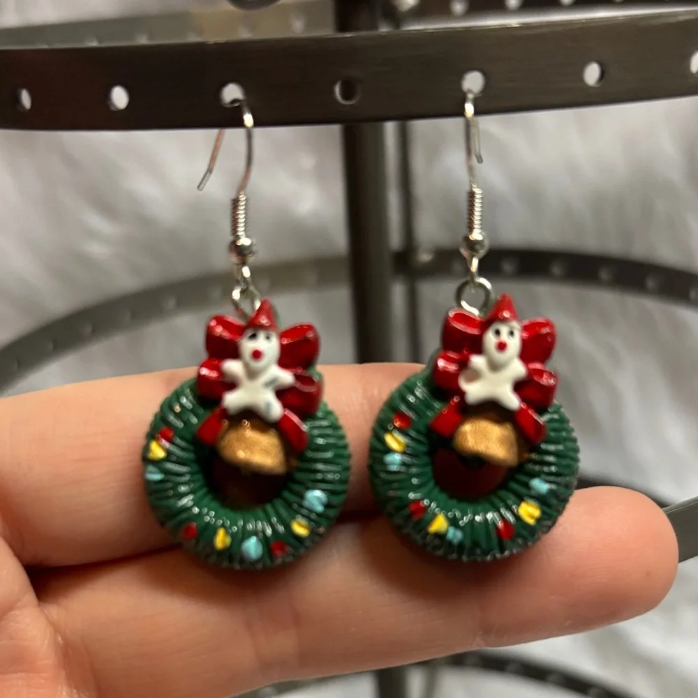 Festive Green and Red Wreath Earrings - Picture 3 of 6